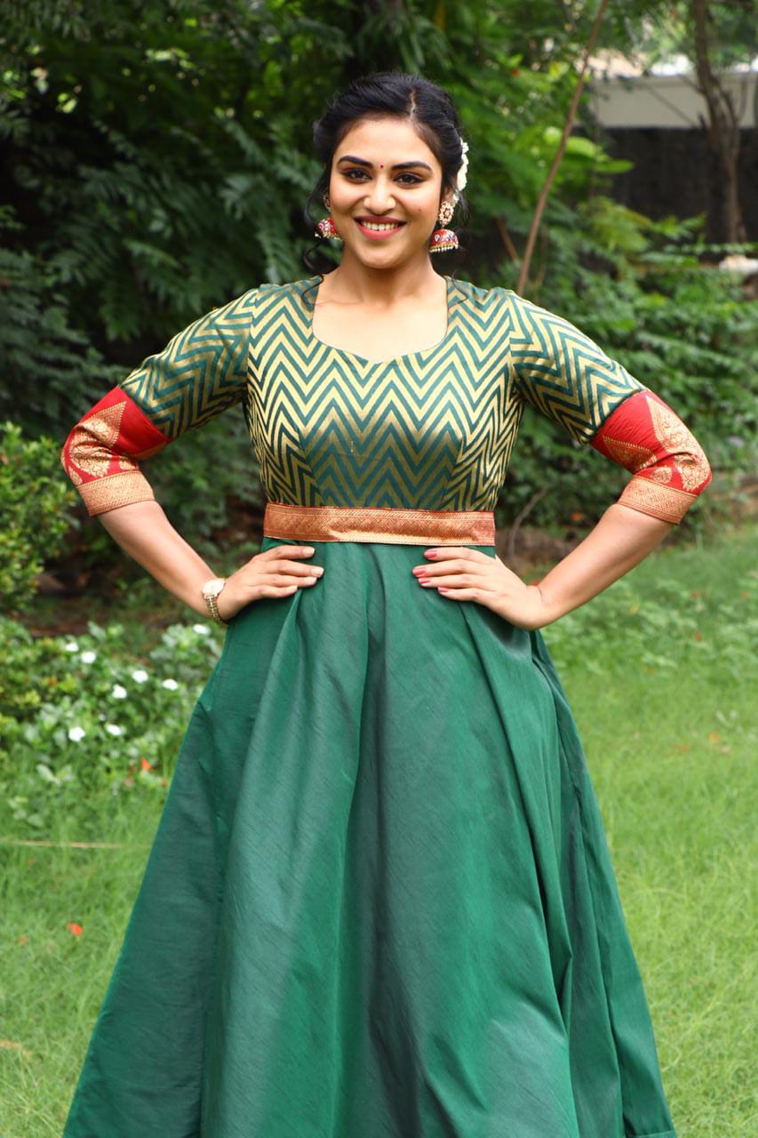 Bigil Girl Indhuja Looking Hot In Green Traditional Dress