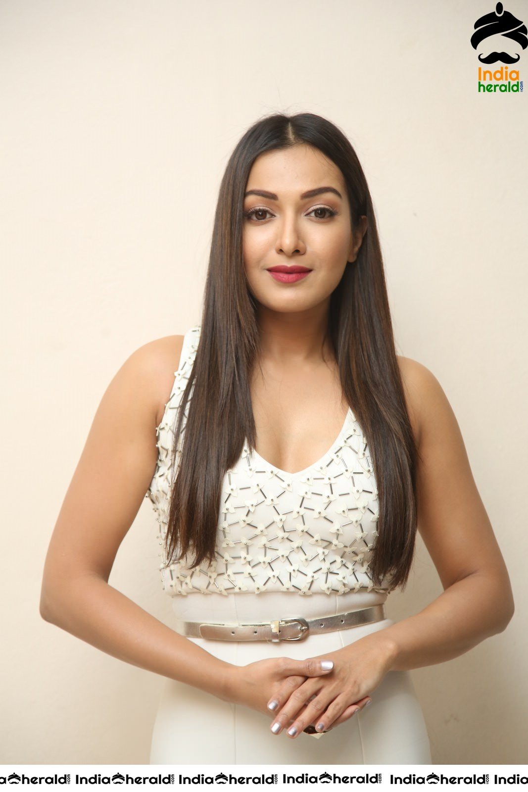 Catherine Tresa Looking Tempting Hot in White at Press meet of Vadaladu Set 2