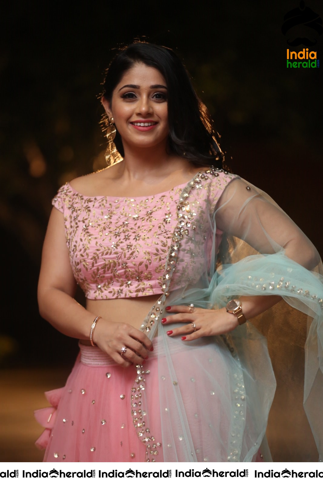 Chandni Bhagwanani Exposing her Waistline and Navel in Pink Attire Set 2