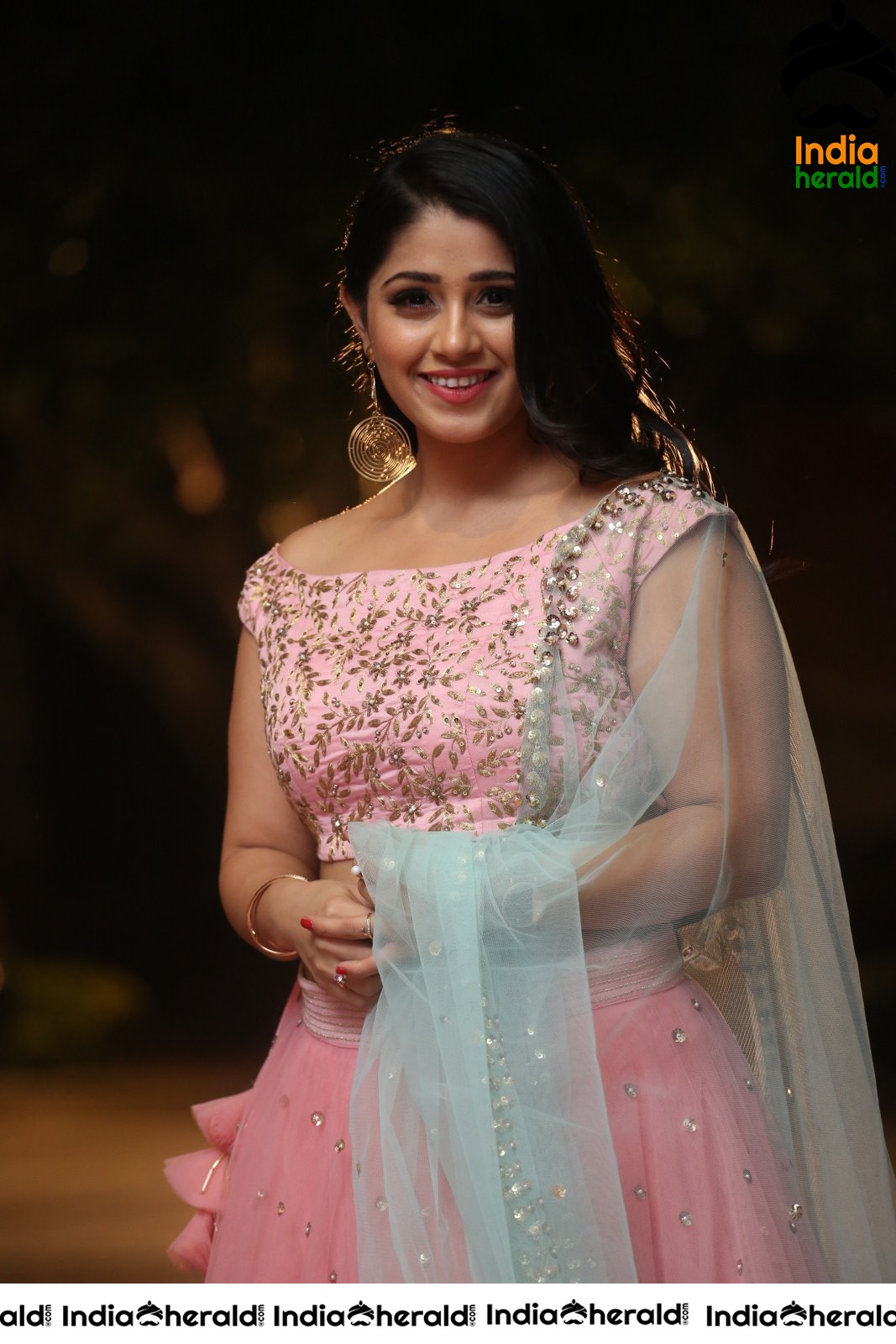 Chandni Bhagwanani Exposing her Waistline and Navel in Pink Attire Set 2