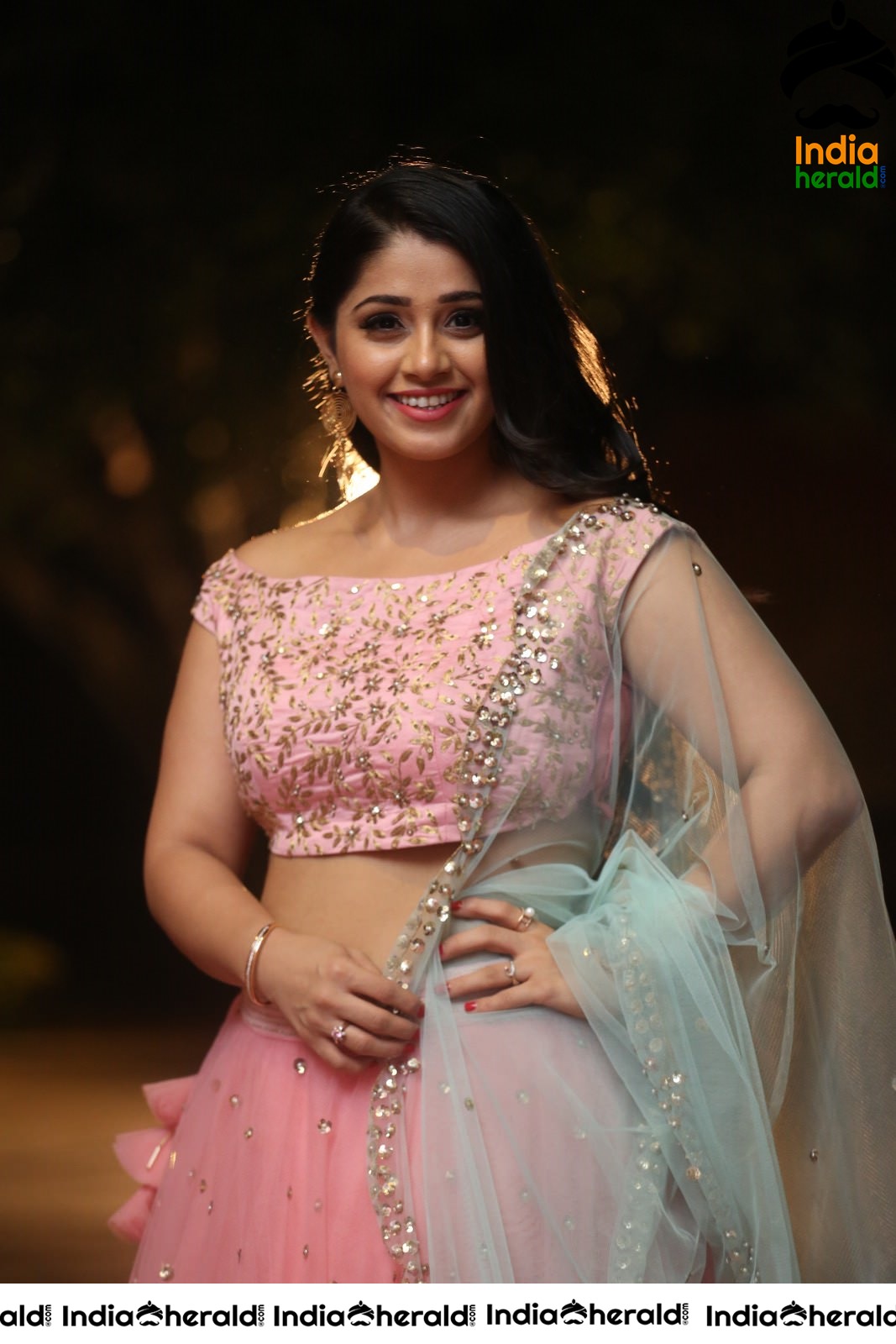 Chandni Bhagwanani Exposing her Waistline and Navel in Pink Attire Set 2