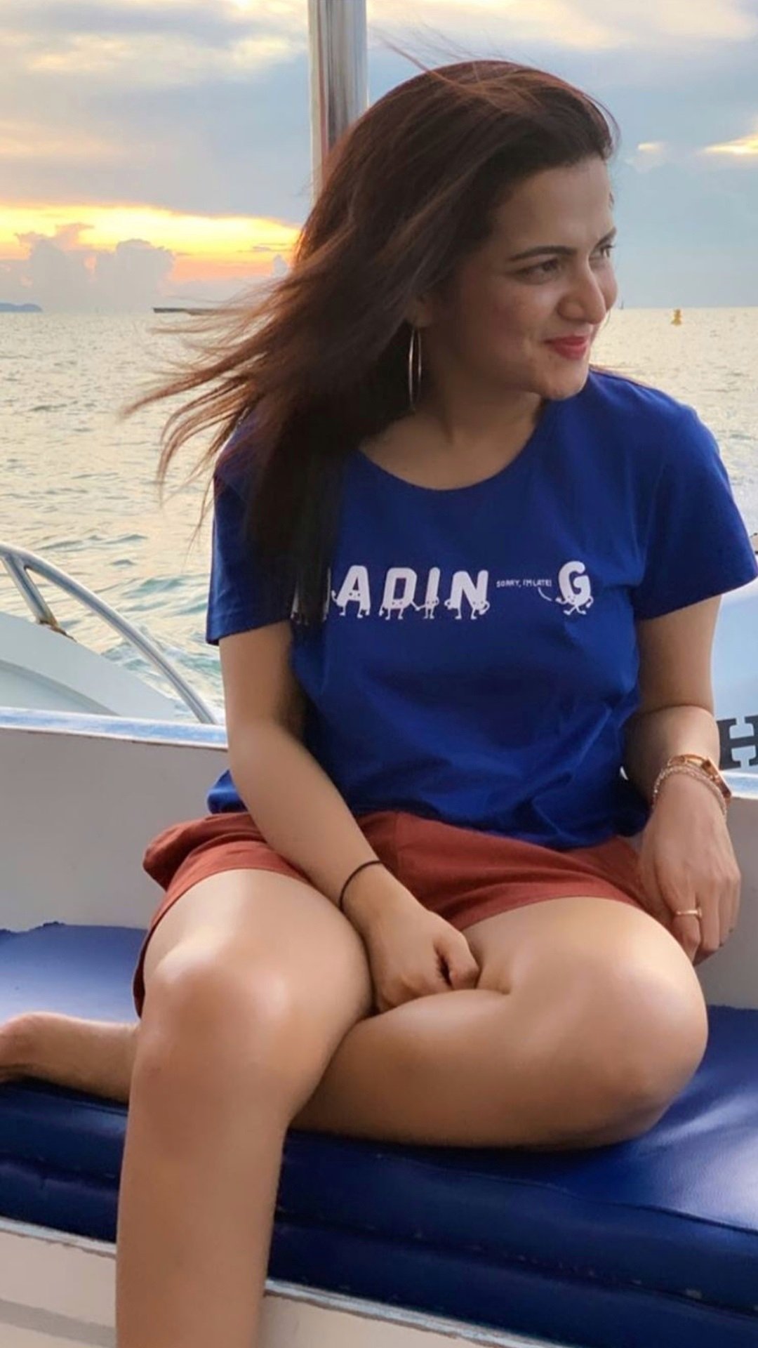 DD Aka Dhivyadharshini Hot Thigh Show Photos