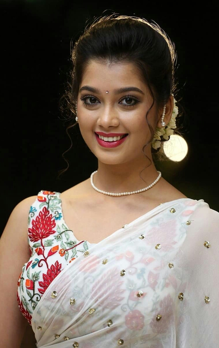 Digangana Suryaranshi Hot In White Transparent Saree And Sleeveless Blouse