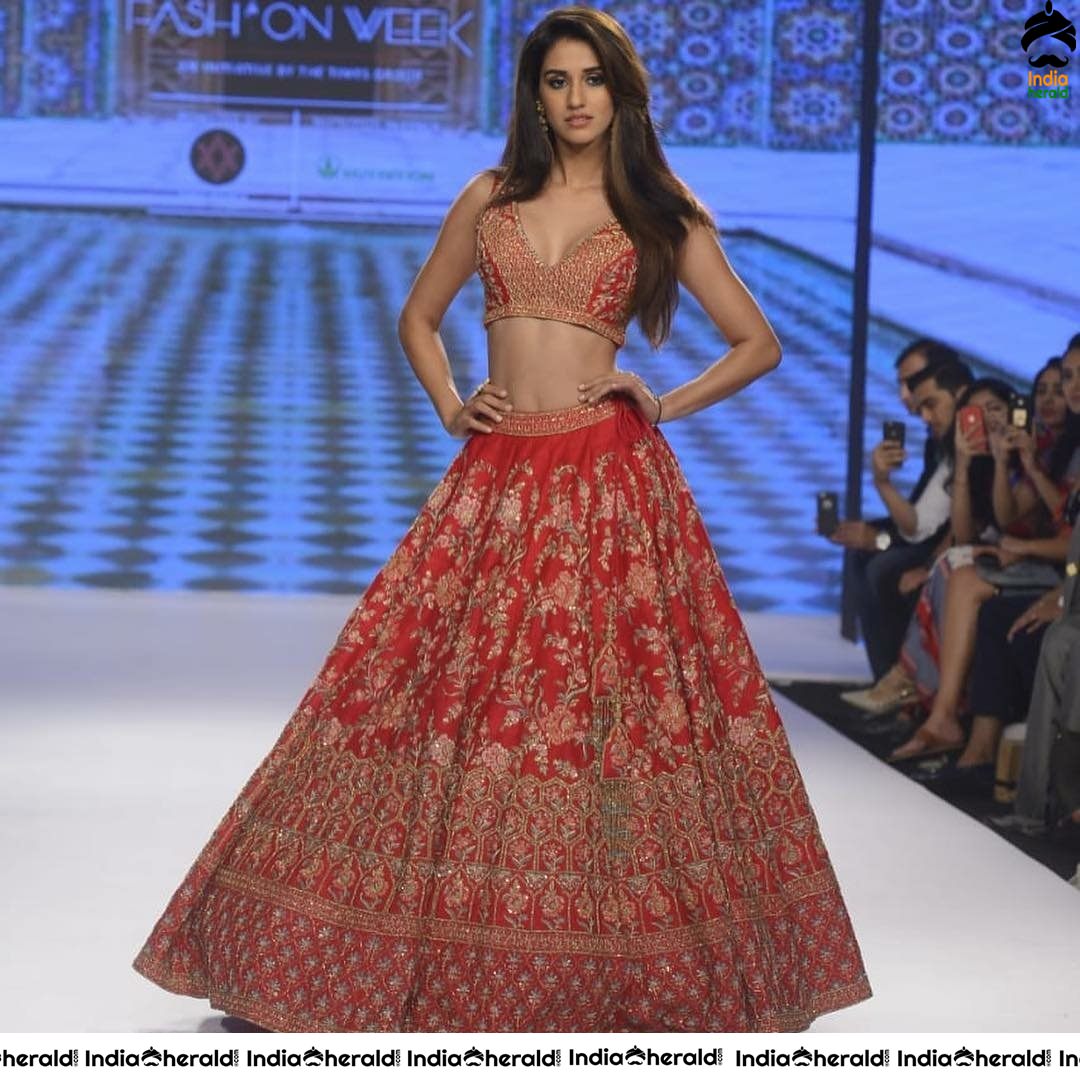 Disha Patani flaunts her Slim and Hot Body even in Traditional Attire