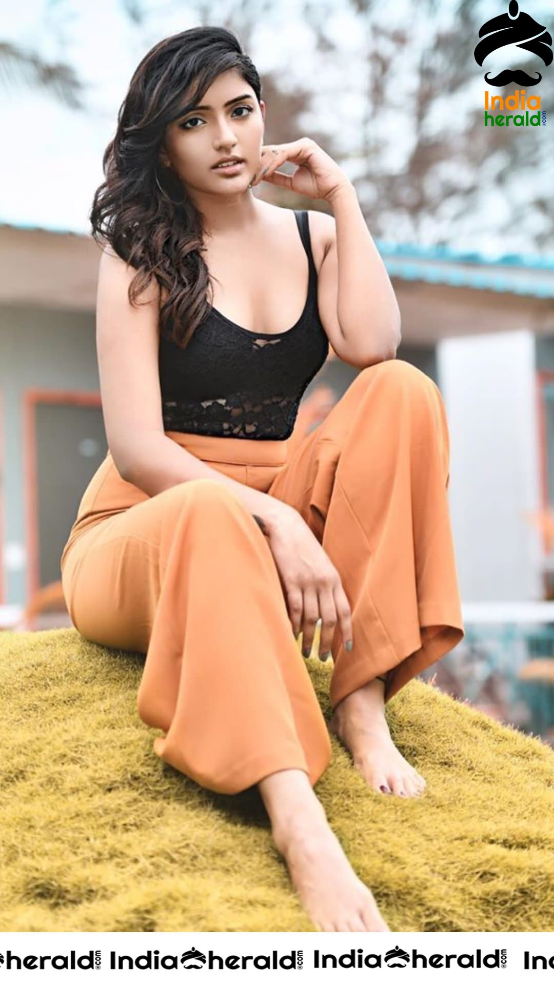 Eesha Rebba Tempting Hot in Sleeveless