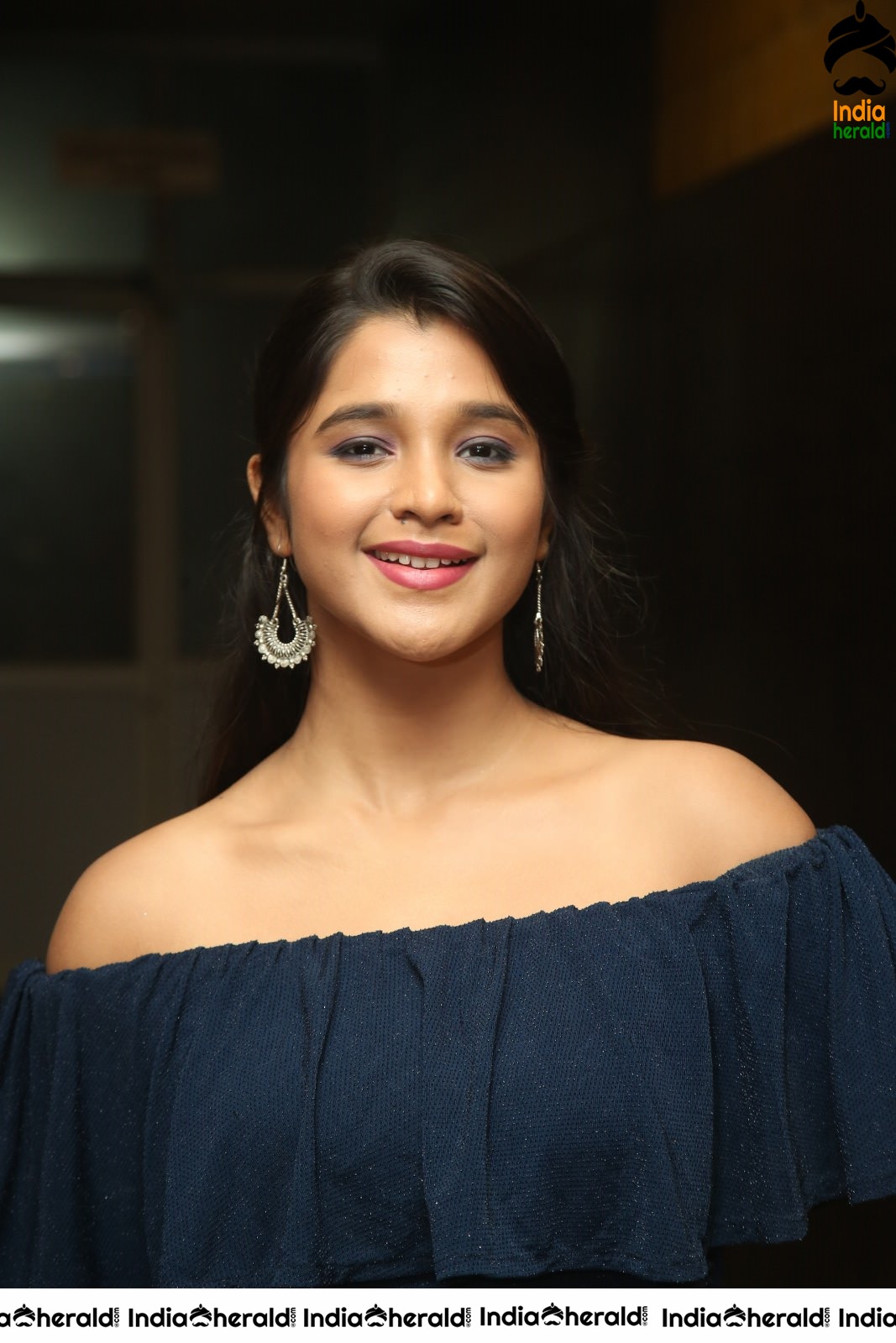 Elsa Ghosh Latest Stills in Royal Blue Costume Set 1