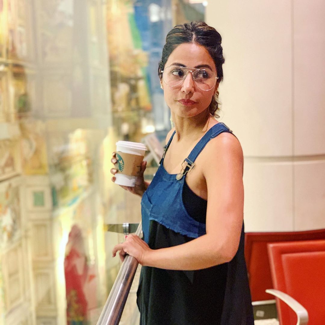 Hina Khan In A Sleeveless Top At A Mall