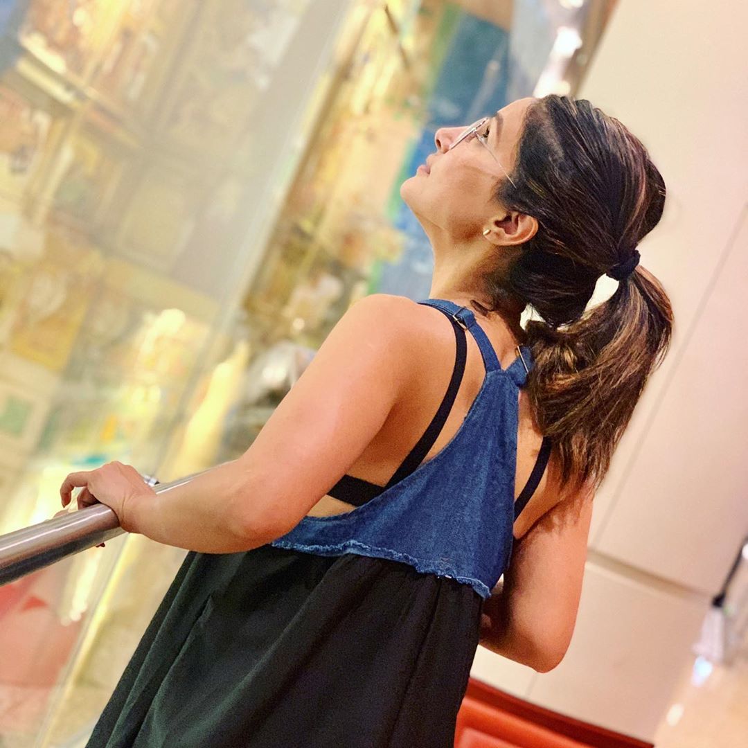 Hina Khan In A Sleeveless Top At A Mall