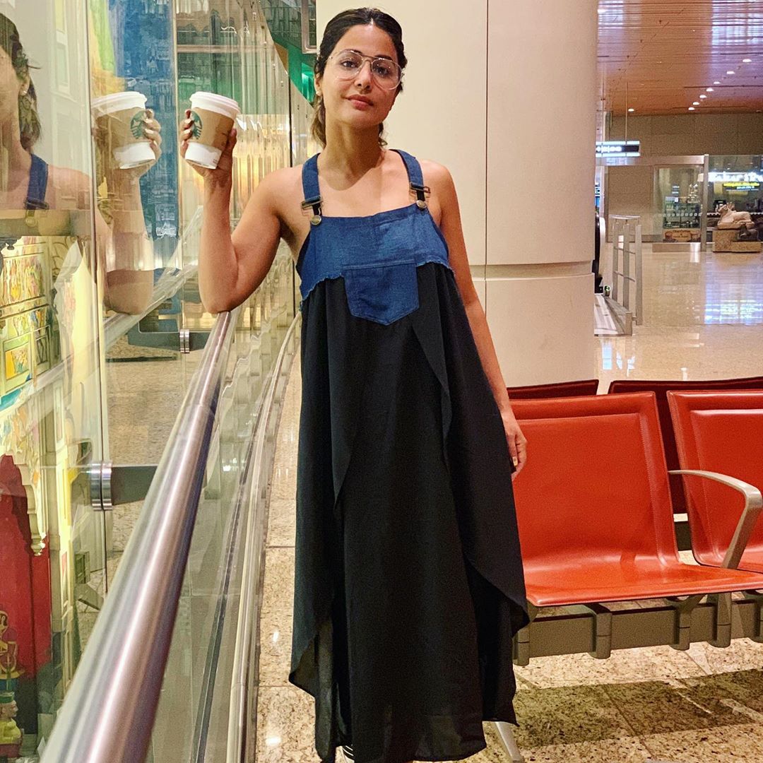 Hina Khan In A Sleeveless Top At A Mall