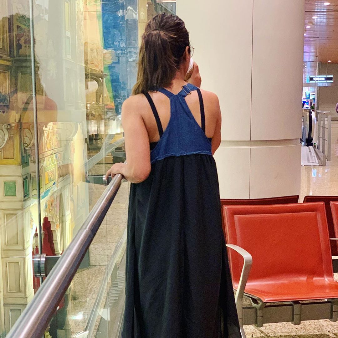 Hina Khan In A Sleeveless Top At A Mall