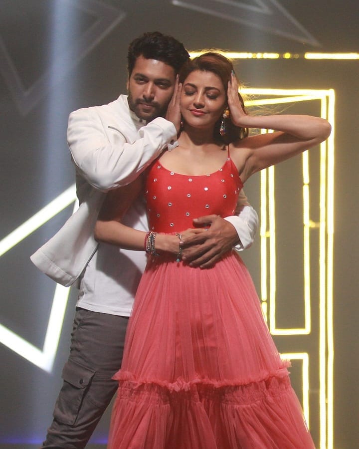 Hot Kajal Aggarwal And Ravi In Comali Movie Stills