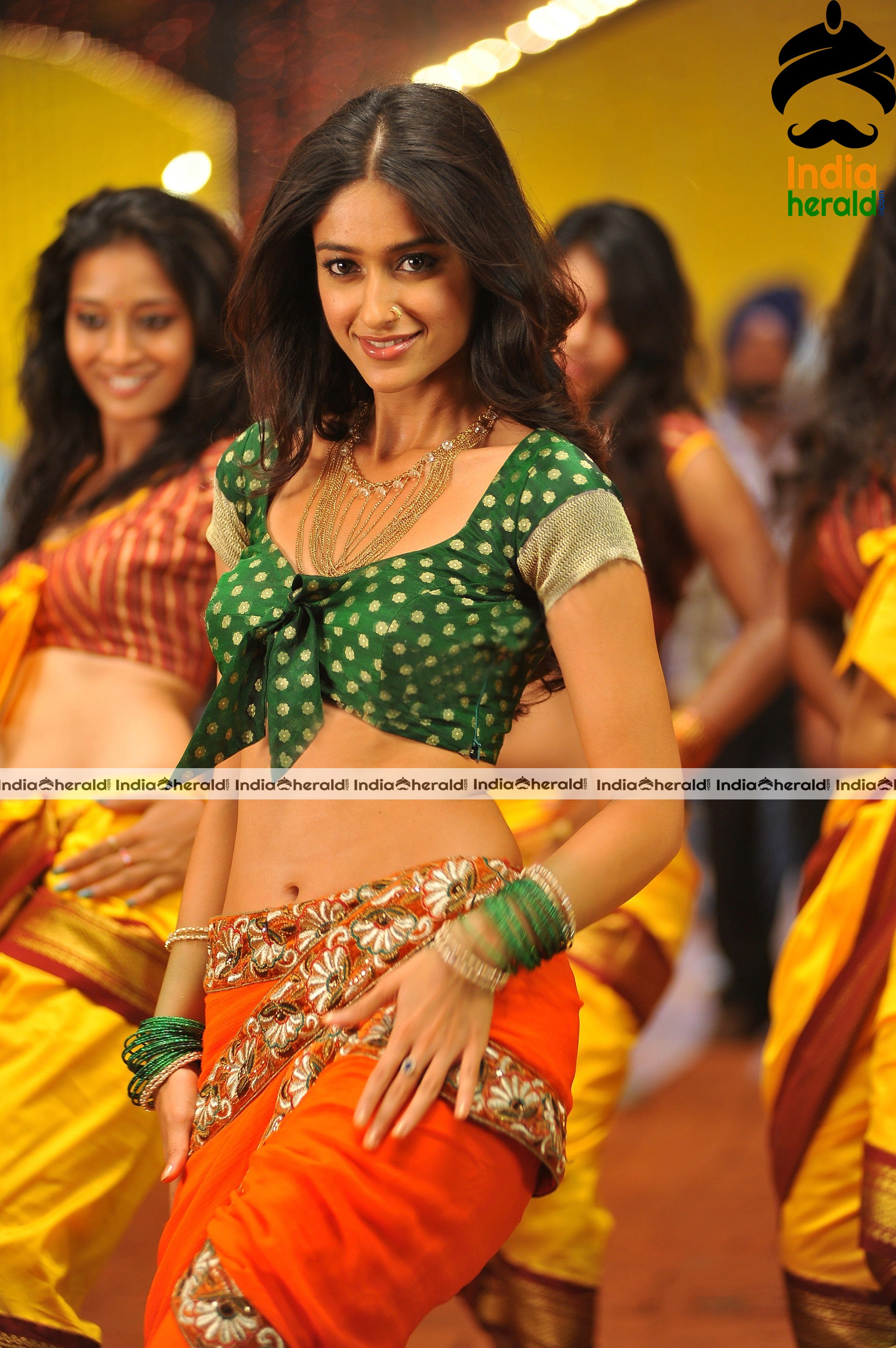 Hot Photos of Ileana Showing her Sexy Flat Midriff and Navel during a Hot Song Sequence