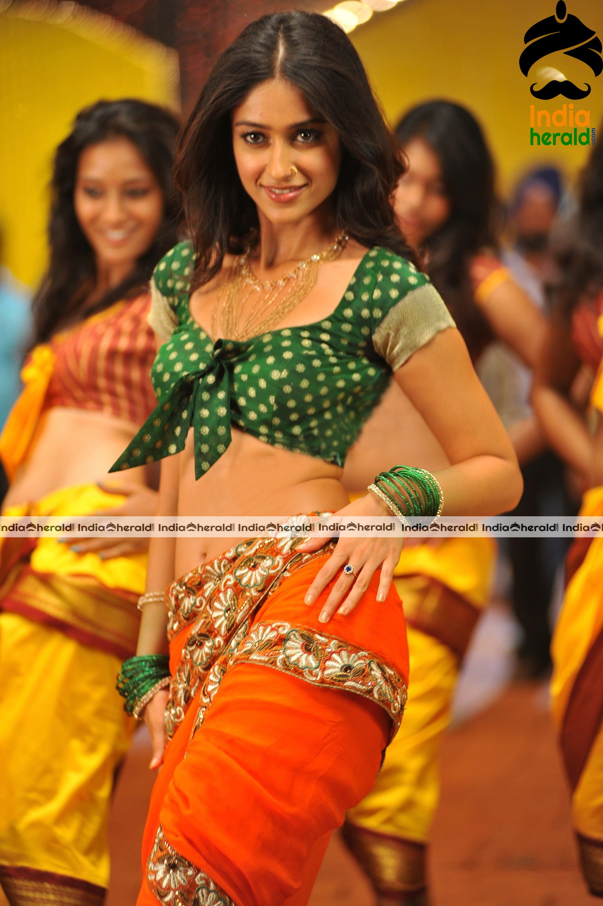 Hot Photos of Ileana Showing her Sexy Flat Midriff and Navel during a Hot Song Sequence