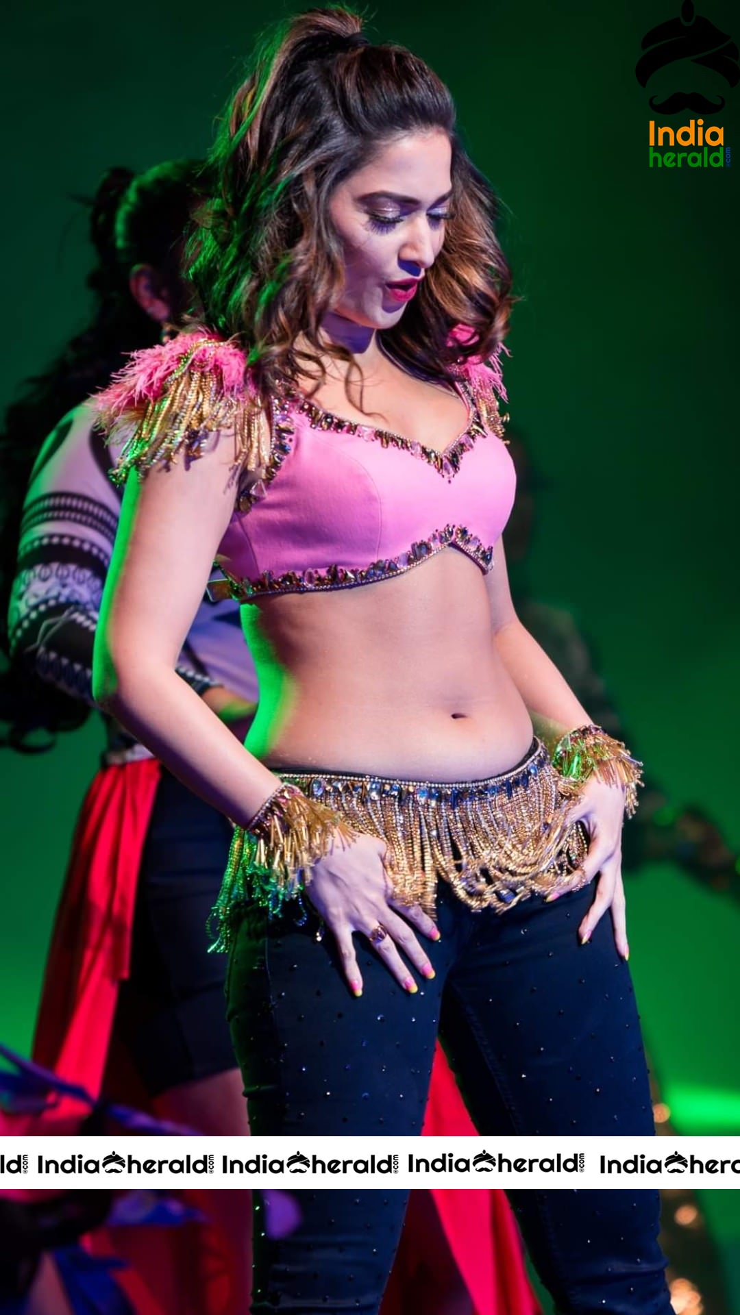 Hot Sexy Dance of Tamanna On The Stage Exposing Her Waist And Navel