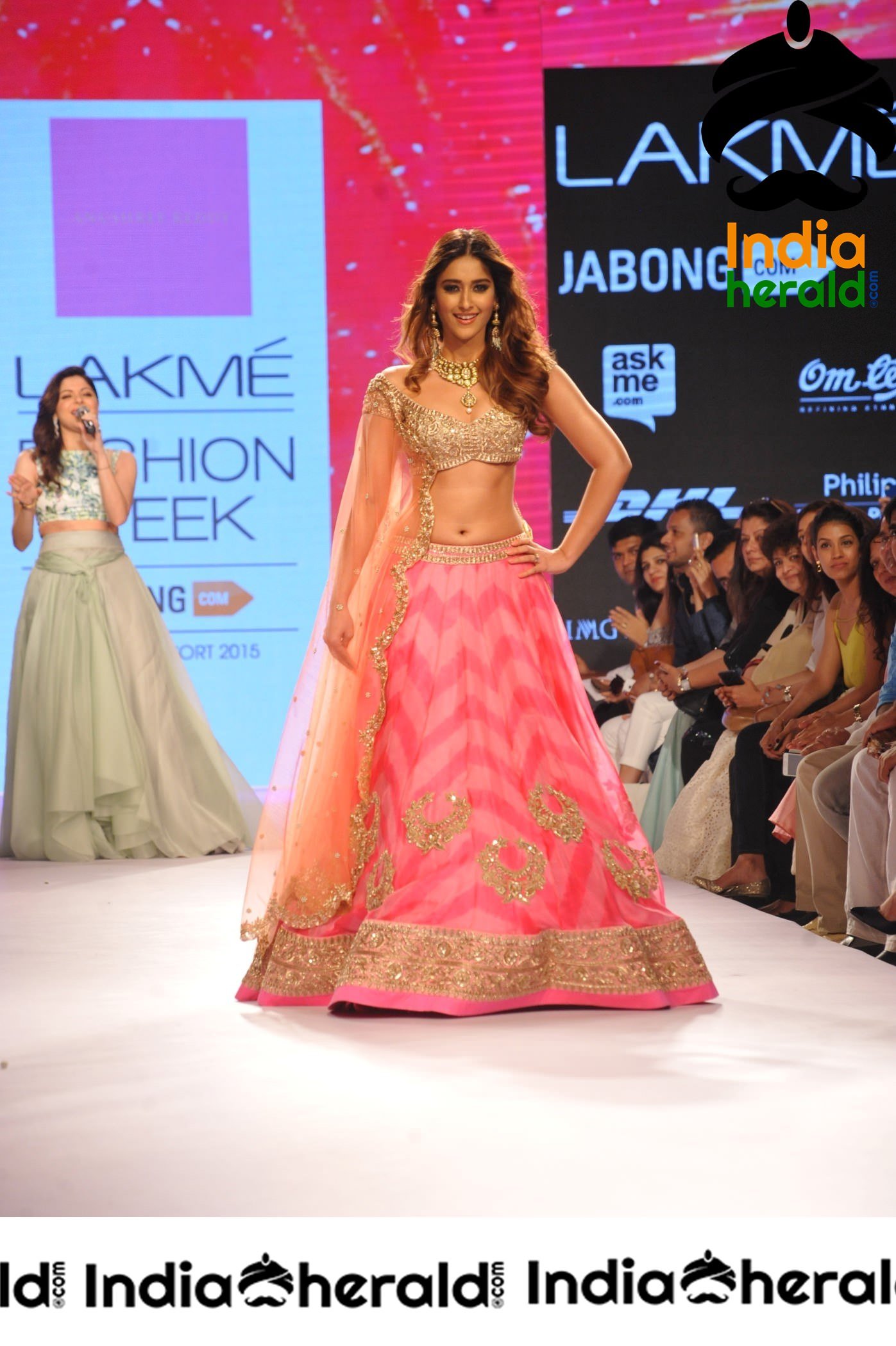 Ileana Flaunts her Hot Midriff and Sexy Navel While Walking The Ramp Set 1