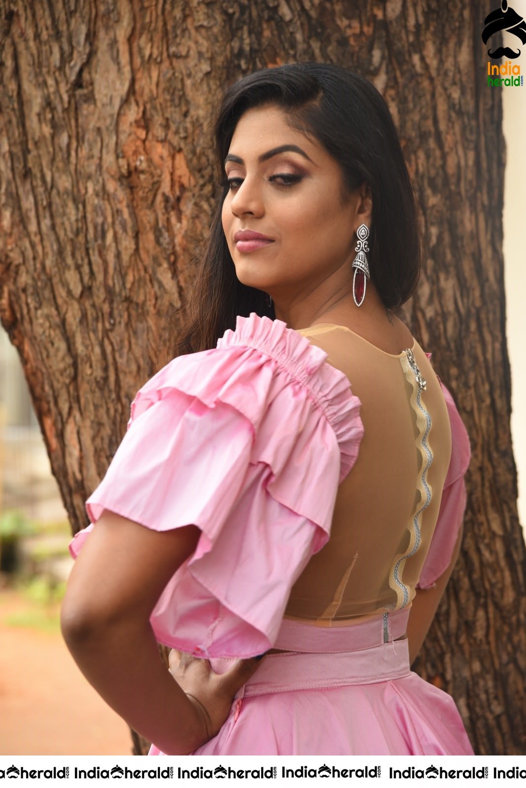 Iniya Latest Hot Photos in Pink flaunting her back Set 1