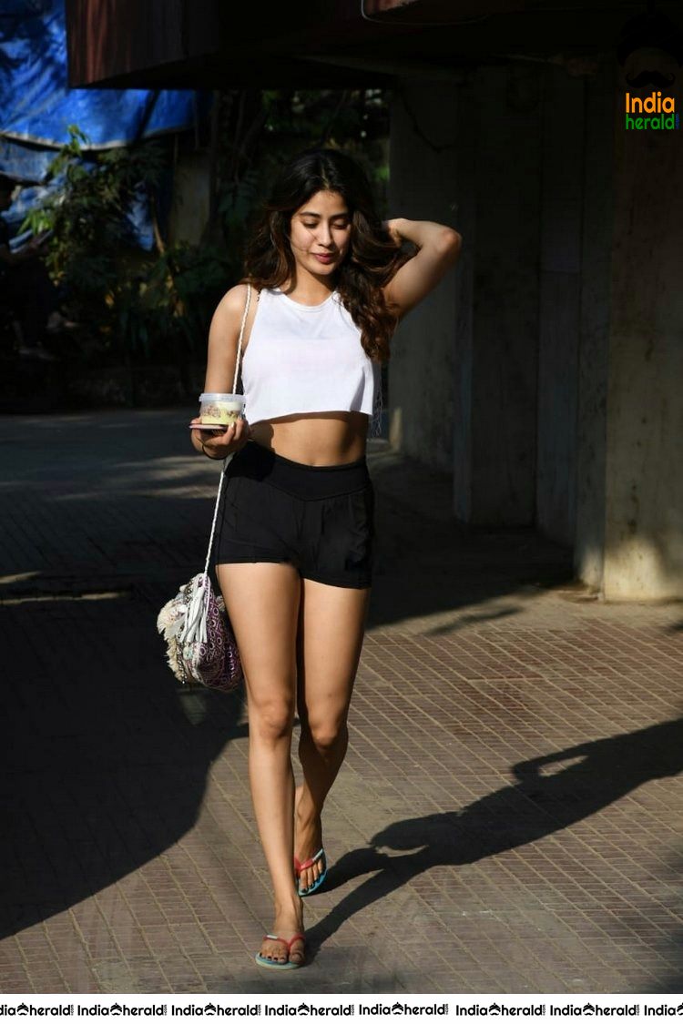 Janhvi Kapoor shows her Hot Waist and Thundering Thighs in Pilates Dress