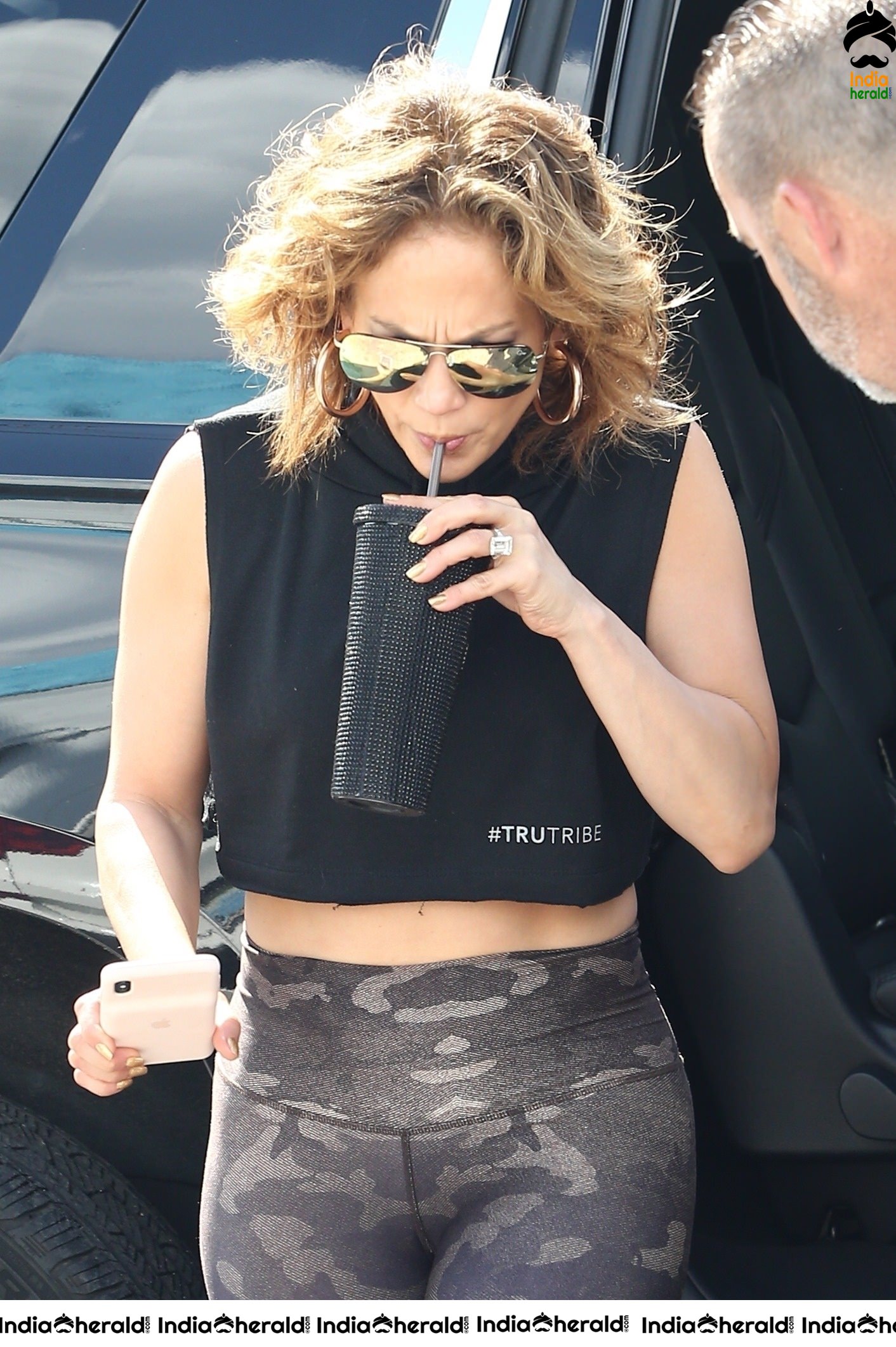 Jennifer Lopez shows her waist line as she arrives at the gym with a new hairstyle in Miami