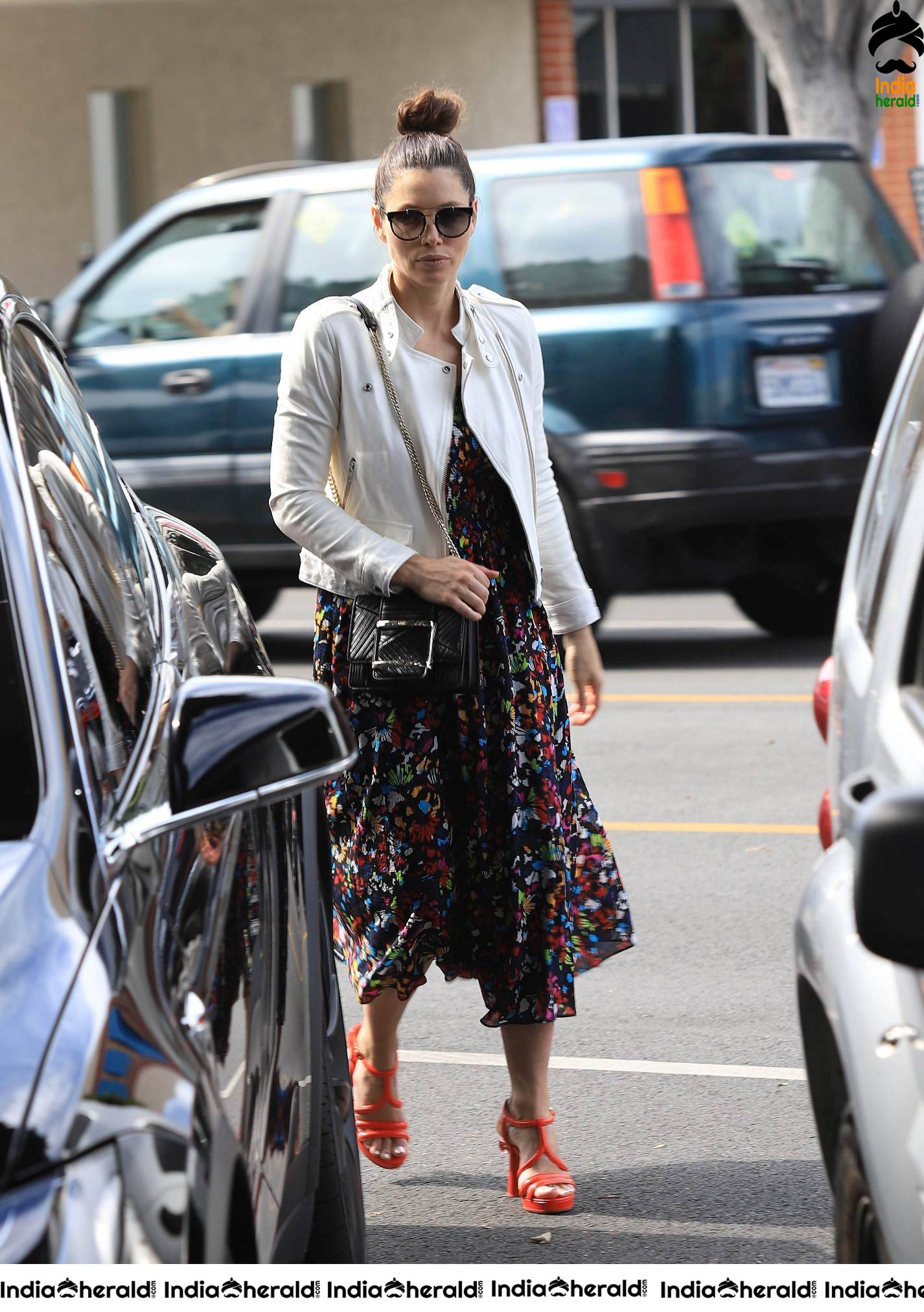 Jessica Biel caught by Paparazzi as she was out for lunch in Los Angeles