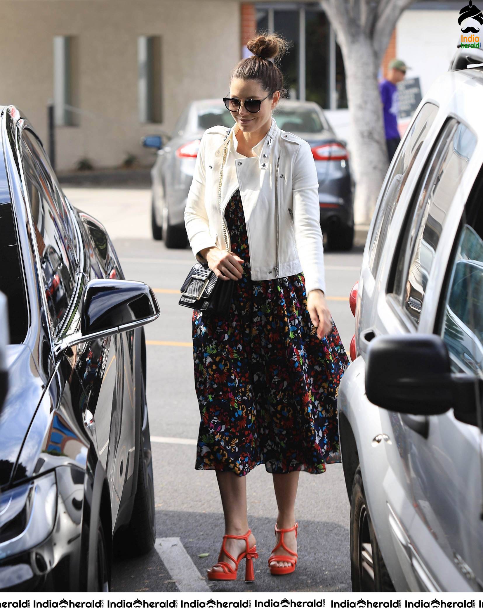 Jessica Biel caught by Paparazzi as she was out for lunch in Los Angeles