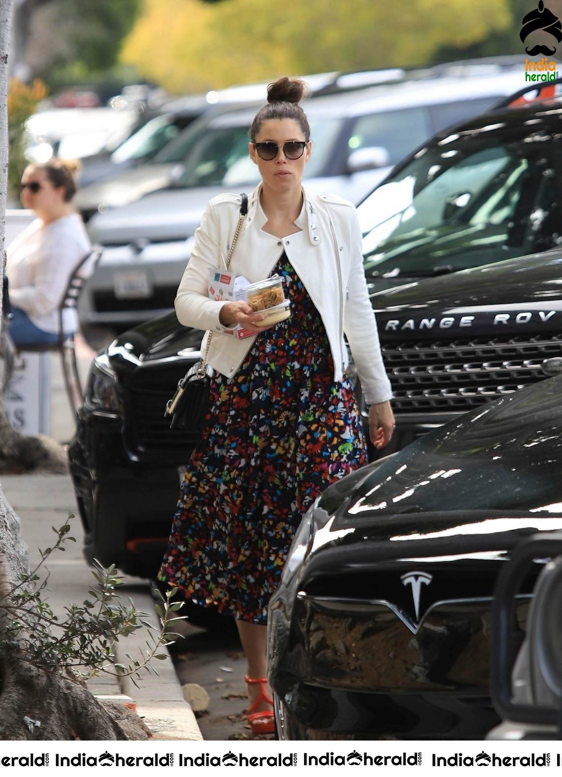 Jessica Biel caught by Paparazzi as she was out for lunch in Los Angeles