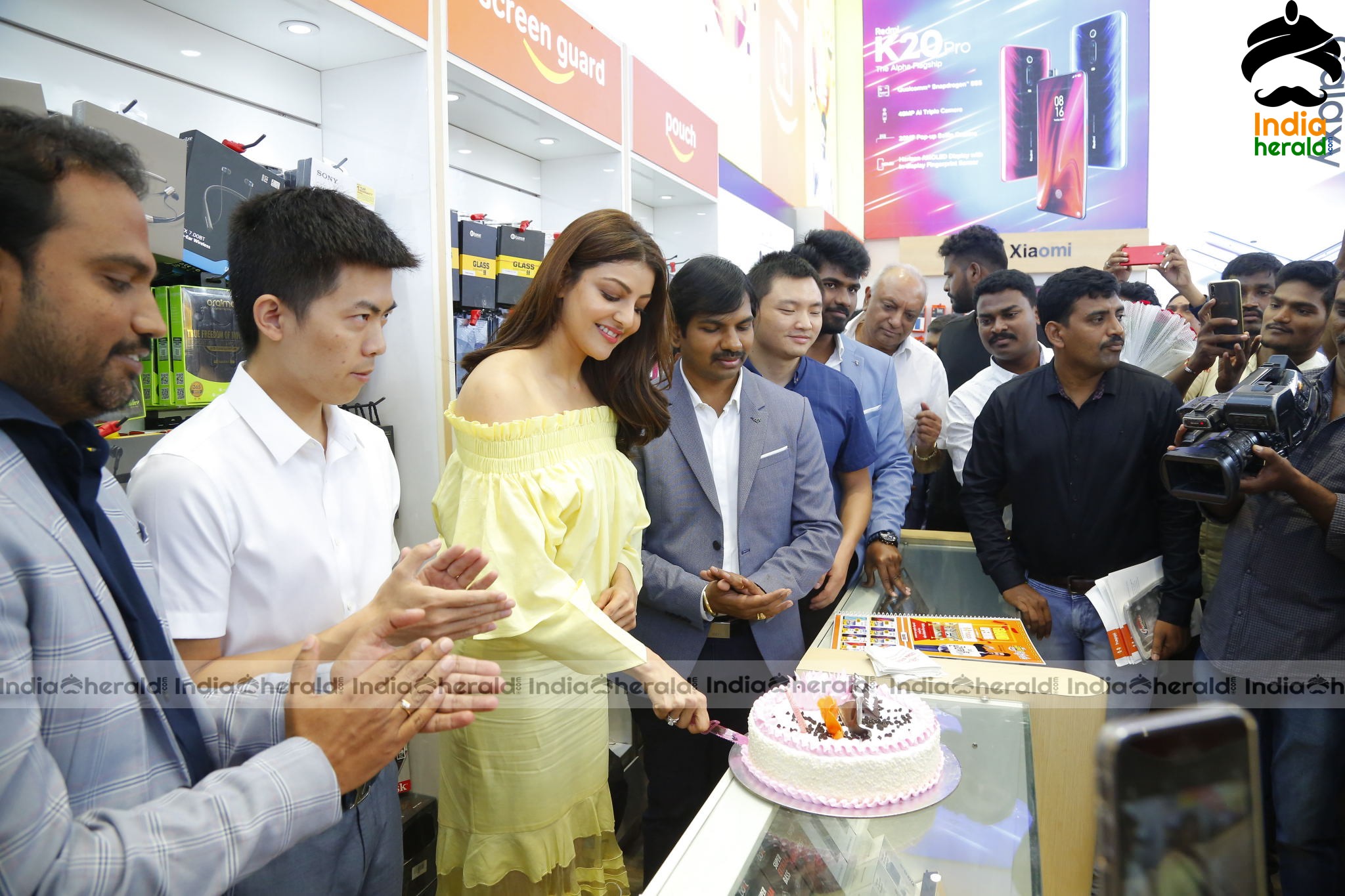 Kajal Aggarwal at Grand Launch of HAPPI MOBILES 57th Store at Vizag Set 2