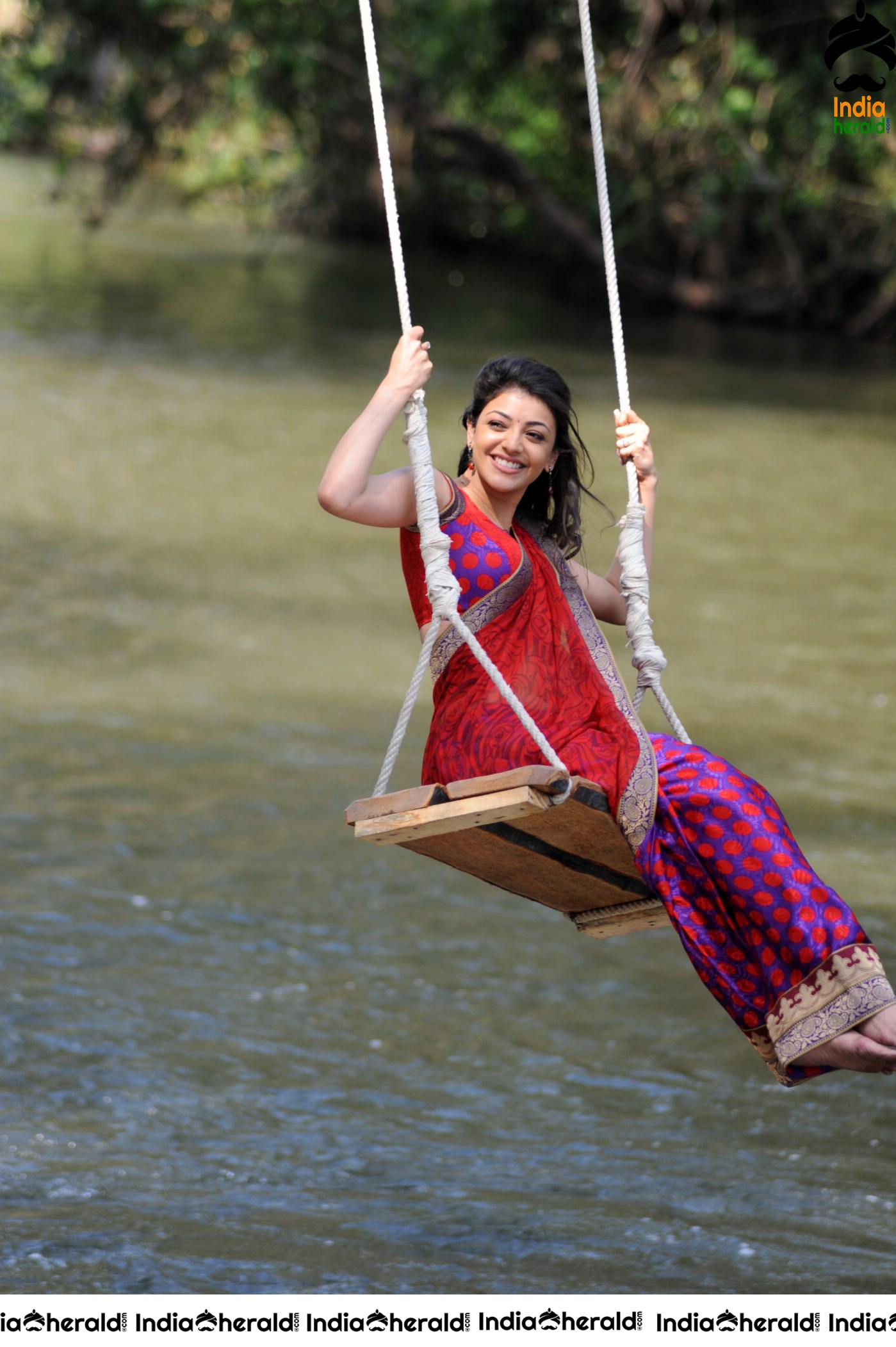 Kajal Aggarwal Flaunts her Flat Tummy and Sexy Navel in Saree Set 1