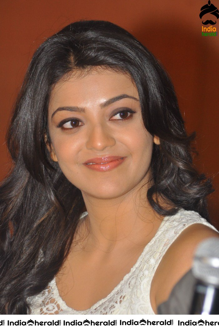 Kajal Aggarwal Showing Hotness in Tight Blouse Wear in these Photos Set 1