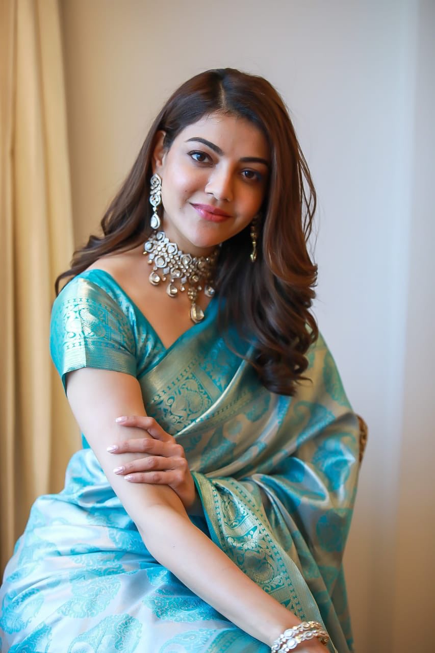 Kajal Aggarwal Teases our Mood by Wearing a Saree