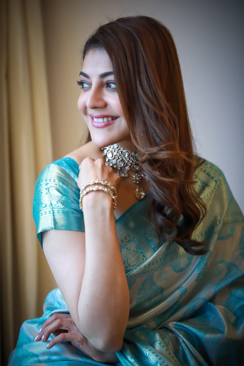 Kajal Aggarwal Teases our Mood by Wearing a Saree