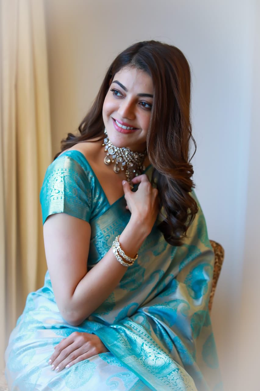 Kajal Aggarwal Teases our Mood by Wearing a Saree