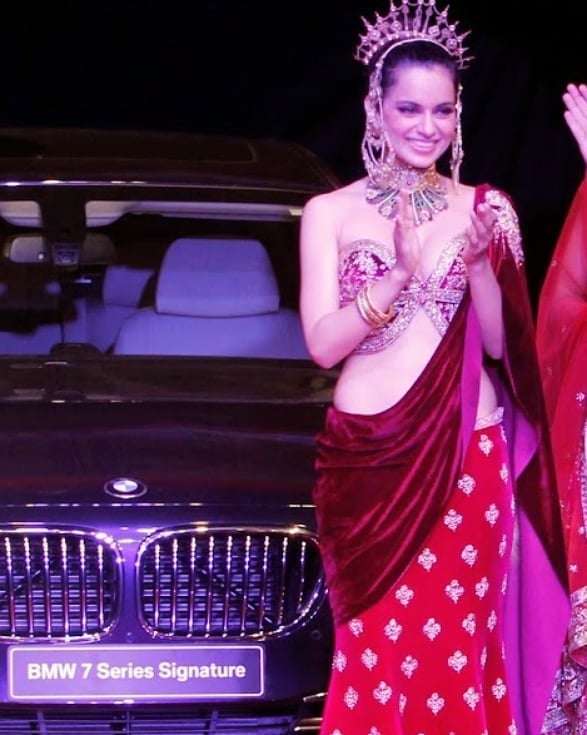 Kangana Ranaut Sexiest Cleavage Show On The Ramp