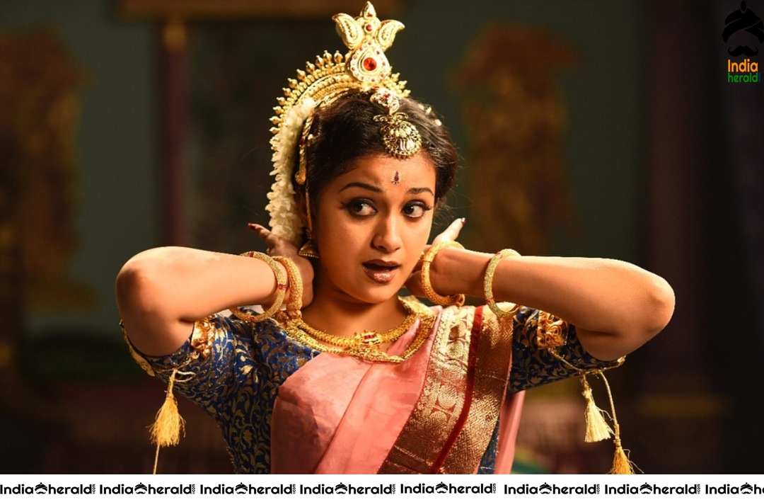 Keerthy Suresh Unseen Photos as legendary actress Savithri from the movie Mahanathi Set 3