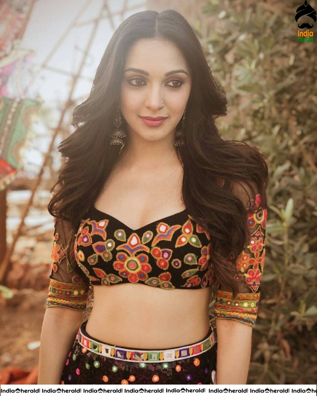 Kiara Advani Hot Belly and Cleavage exposing Unseen Photos