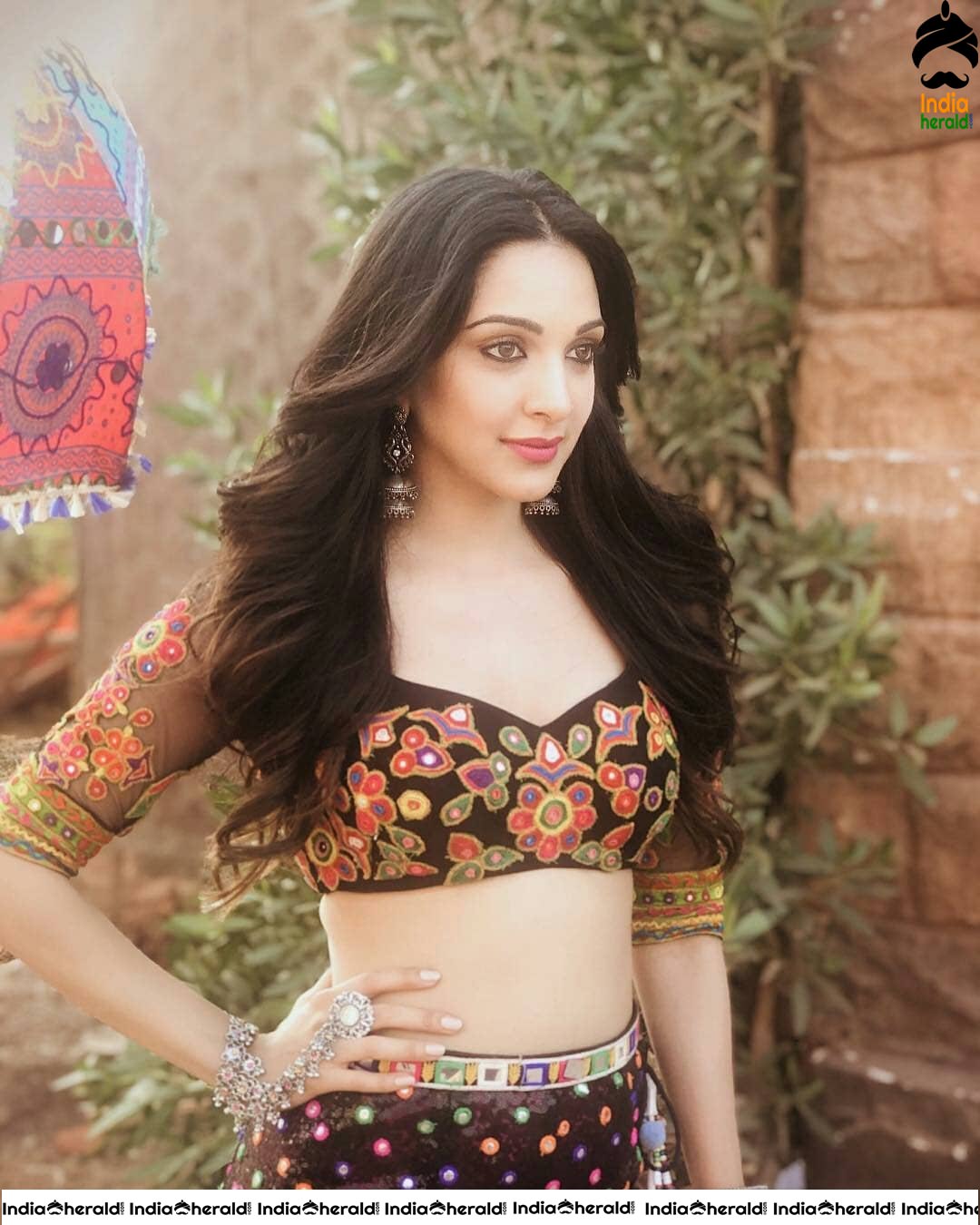 Kiara Advani Hot Belly and Cleavage exposing Unseen Photos