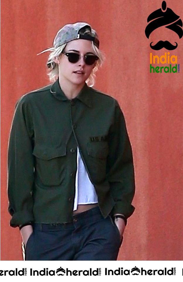 Kristen Stewart Goes out to eat with a friend in Los Feliz