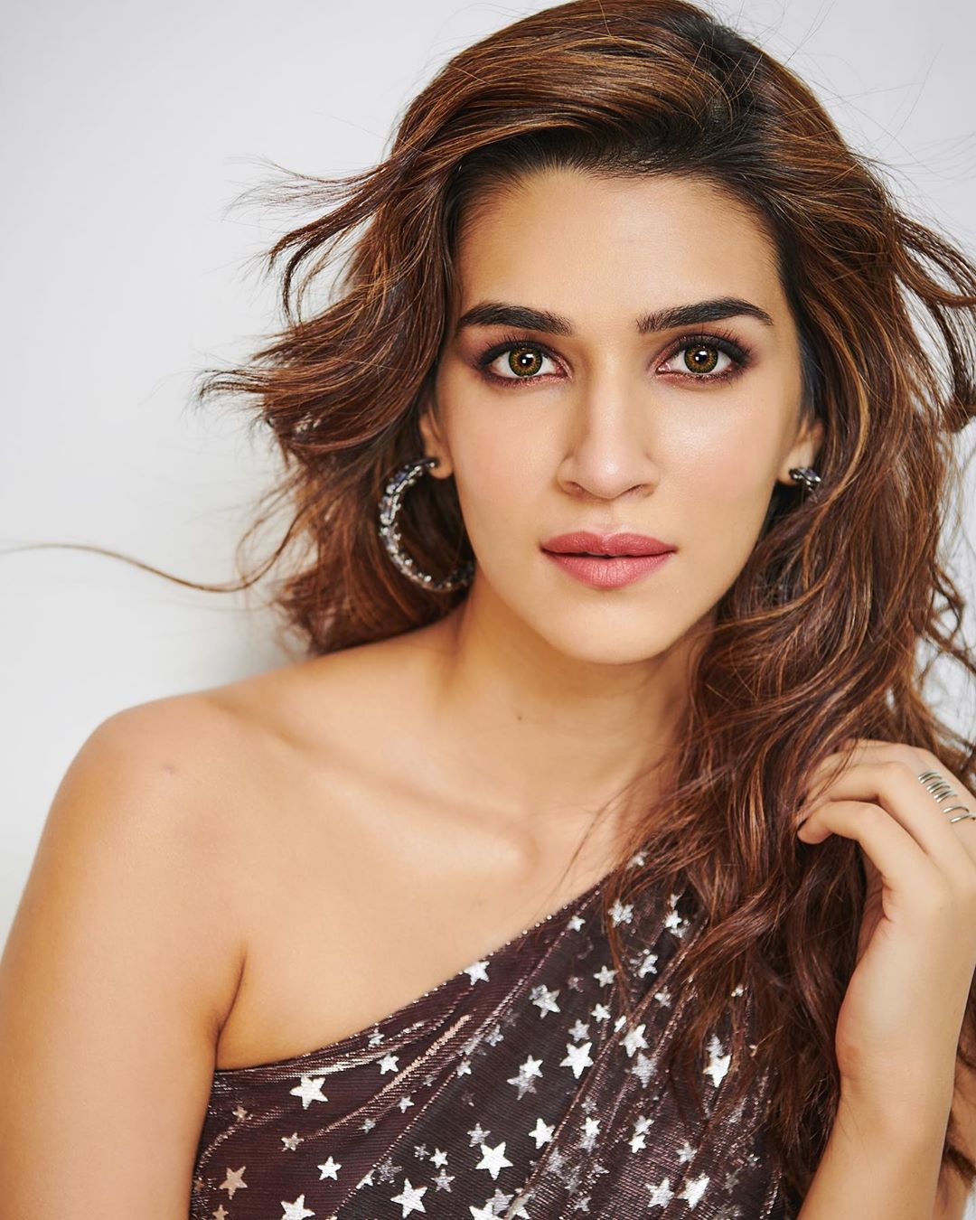 Kriti Sanon Hot In Short Dress