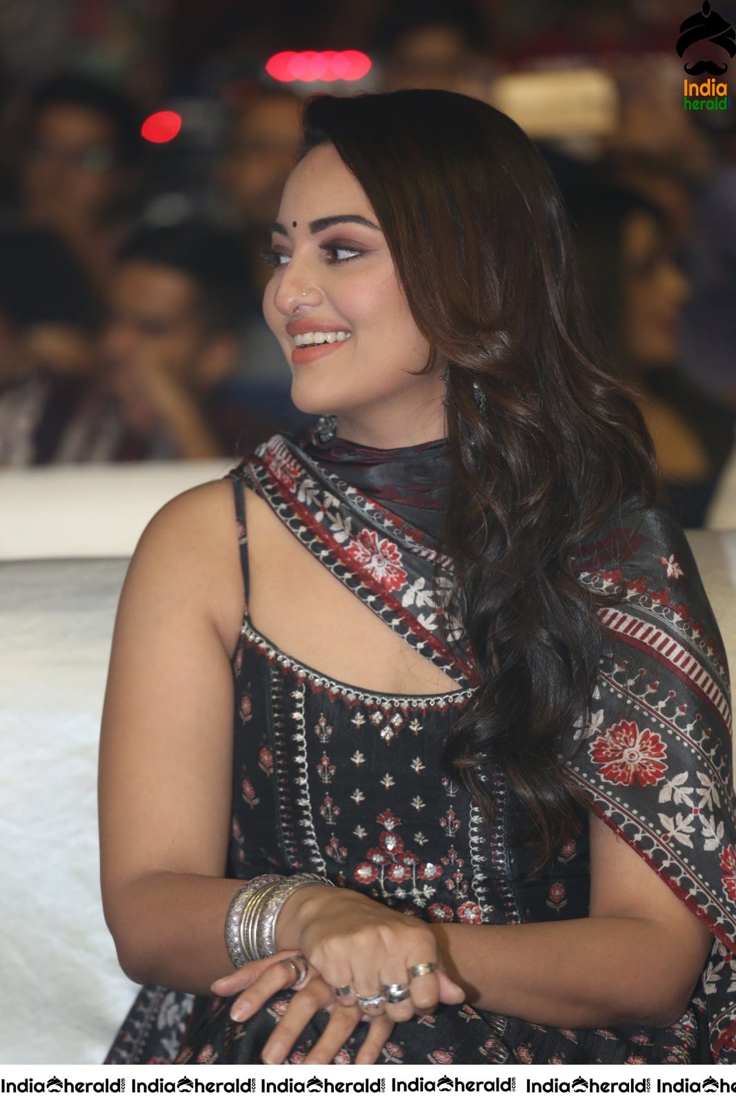 Latest Clicks of Sonakshi Sinha in Sleeveless Chudi Set 2