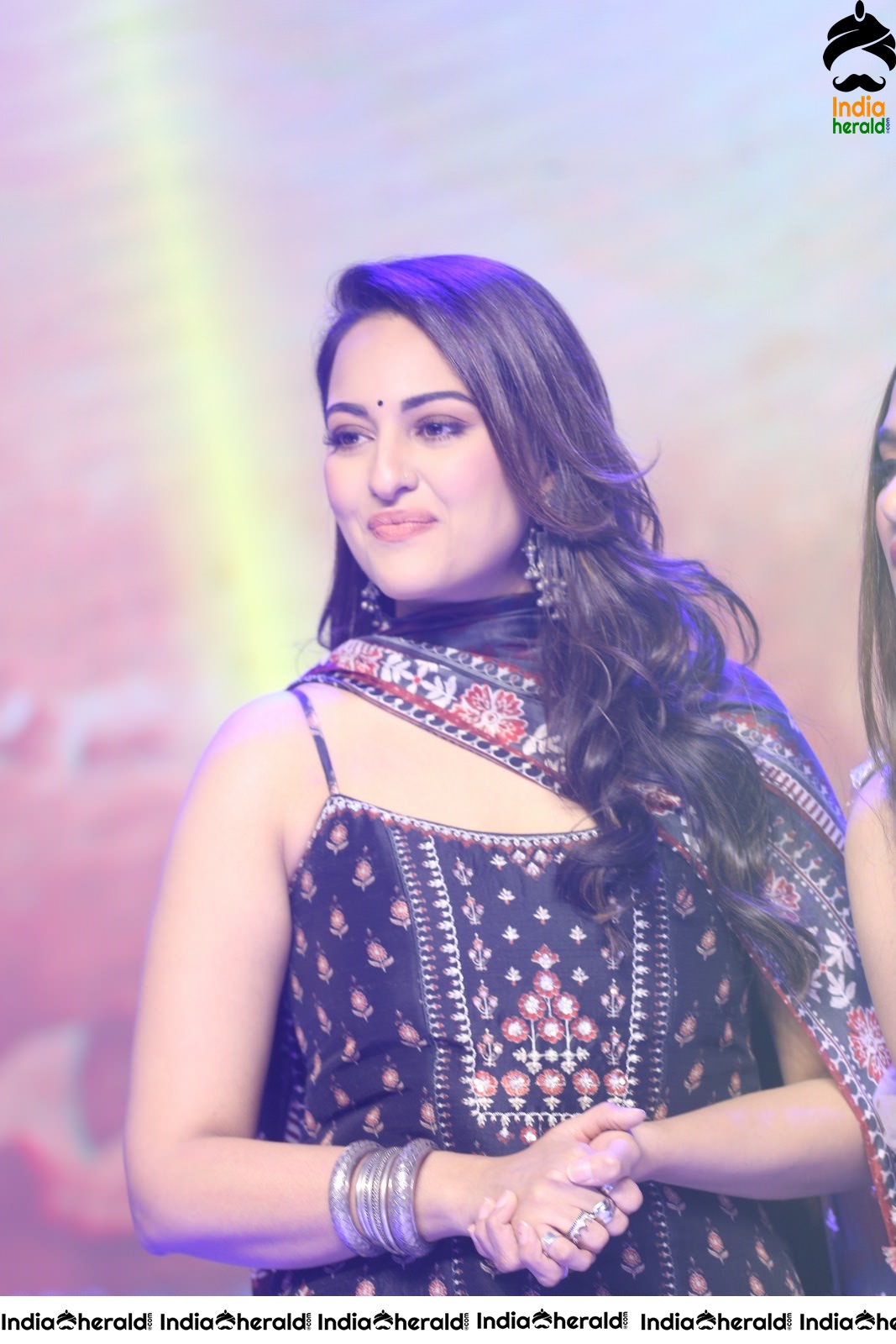 Latest Clicks of Sonakshi Sinha in Sleeveless Chudi Set 2