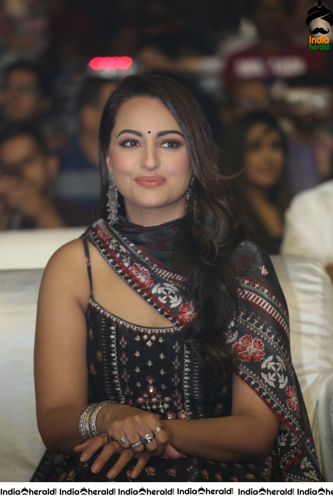 Latest Clicks of Sonakshi Sinha in Sleeveless Chudi Set 2