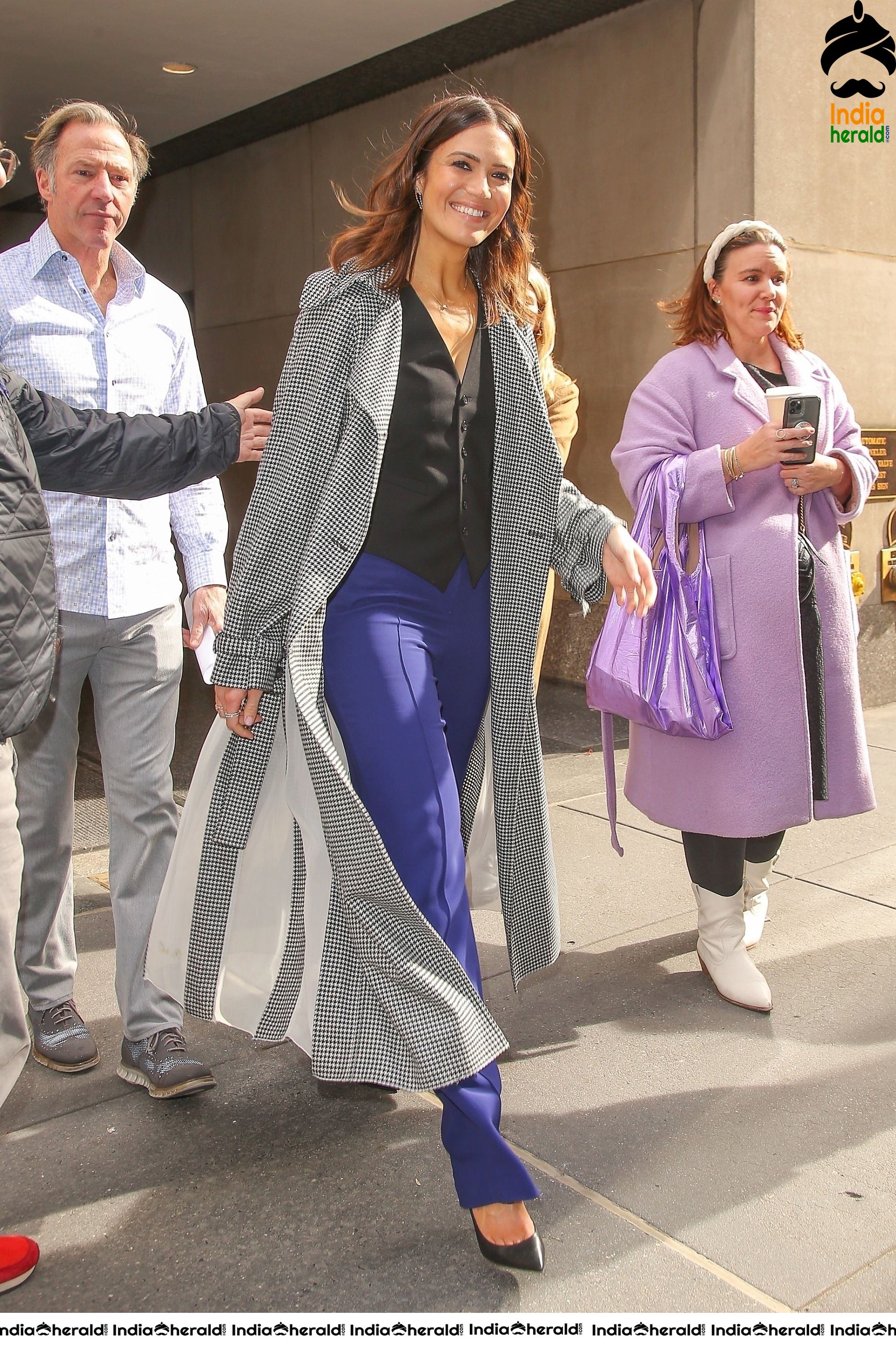 Mandy Moore caught by Paparazzi as she has a day Out in New York