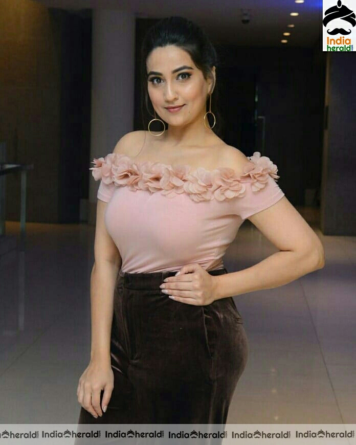 Manjusha oozing hotness in tight dress