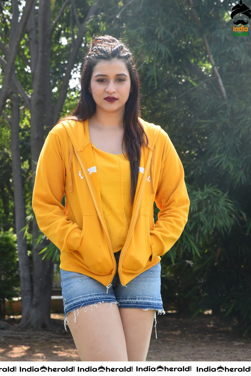 Mannara Chopra Hot Thighs Show in Sexy Shorts and Yellow Jerkin Set 2