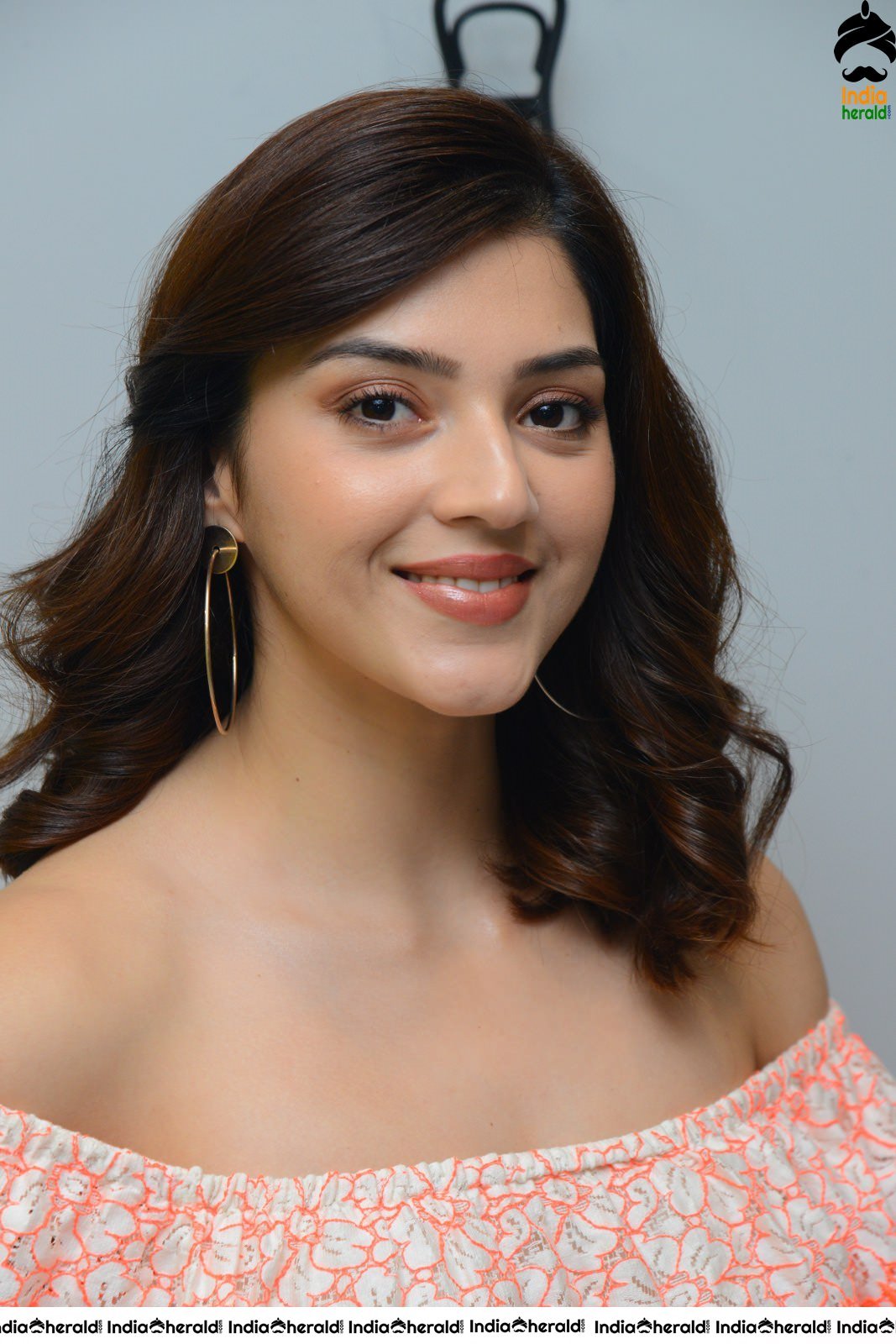 Mehreen Kaur Pirzada Looking like a Barbie Doll in these latest clicks Set 2