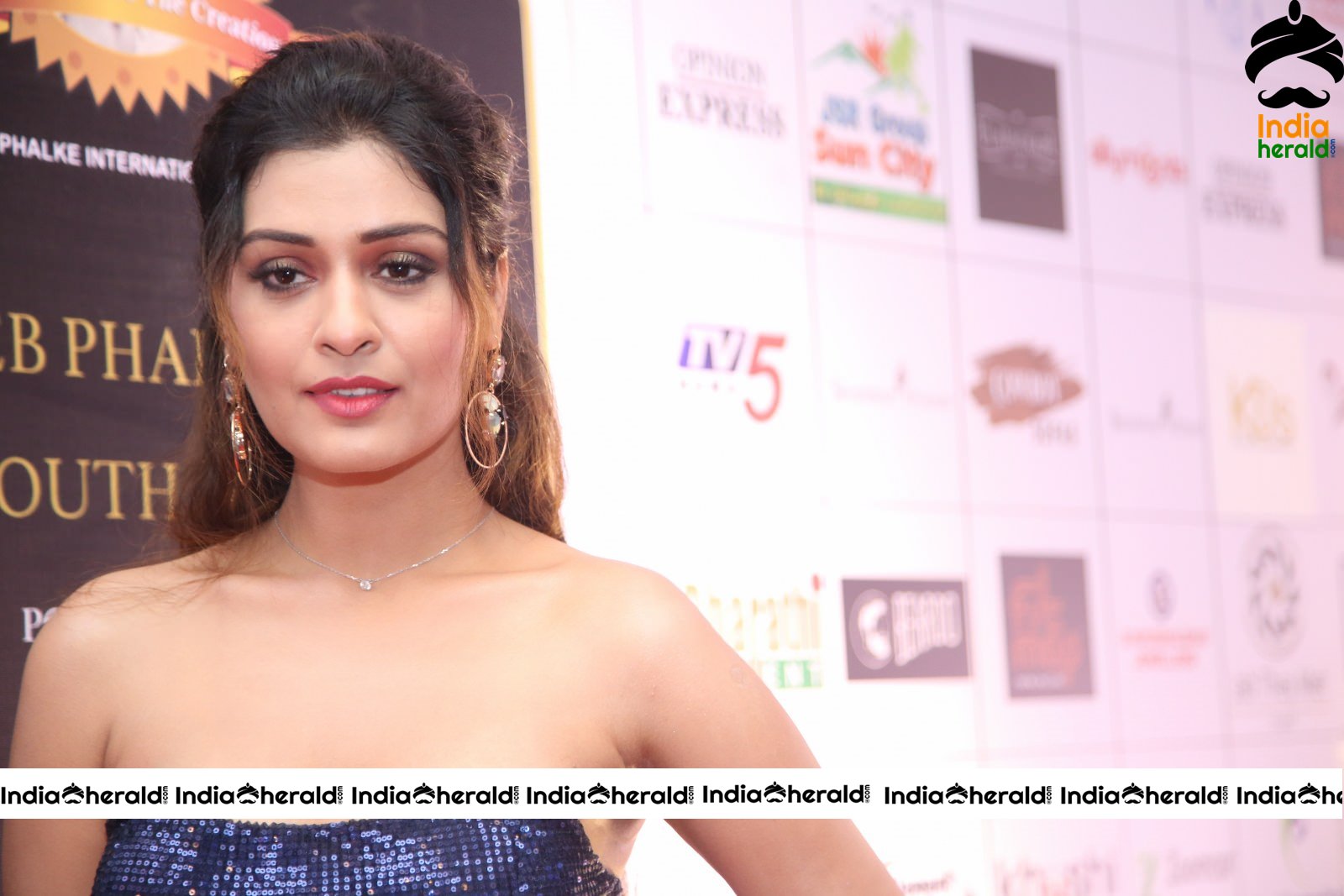 More Hot and Sexy Photos Of Payal Rajput From The Award Show Set 4