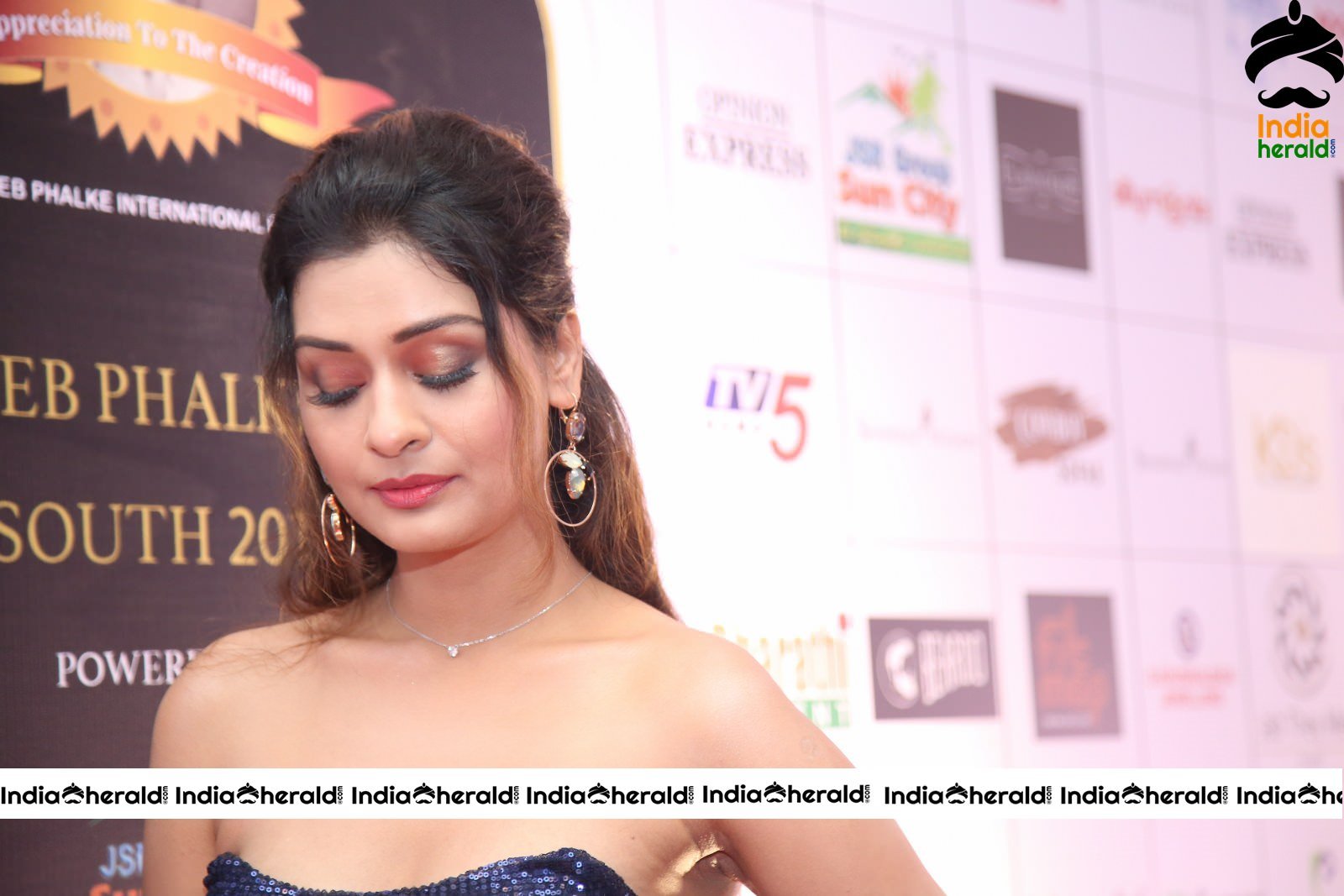 More Hot and Sexy Photos Of Payal Rajput From The Award Show Set 4