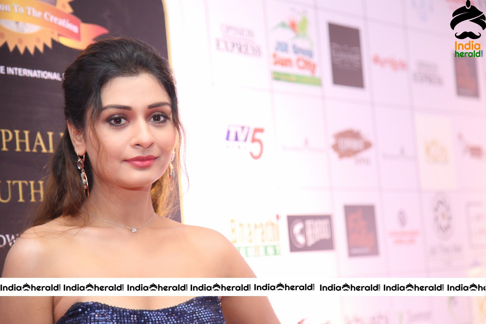 More Hot and Sexy Photos Of Payal Rajput From The Award Show Set 4