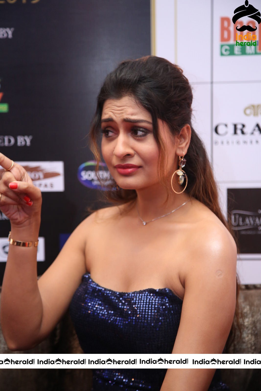 More Hot and Sexy Photos Of Payal Rajput From The Award Show Set 5