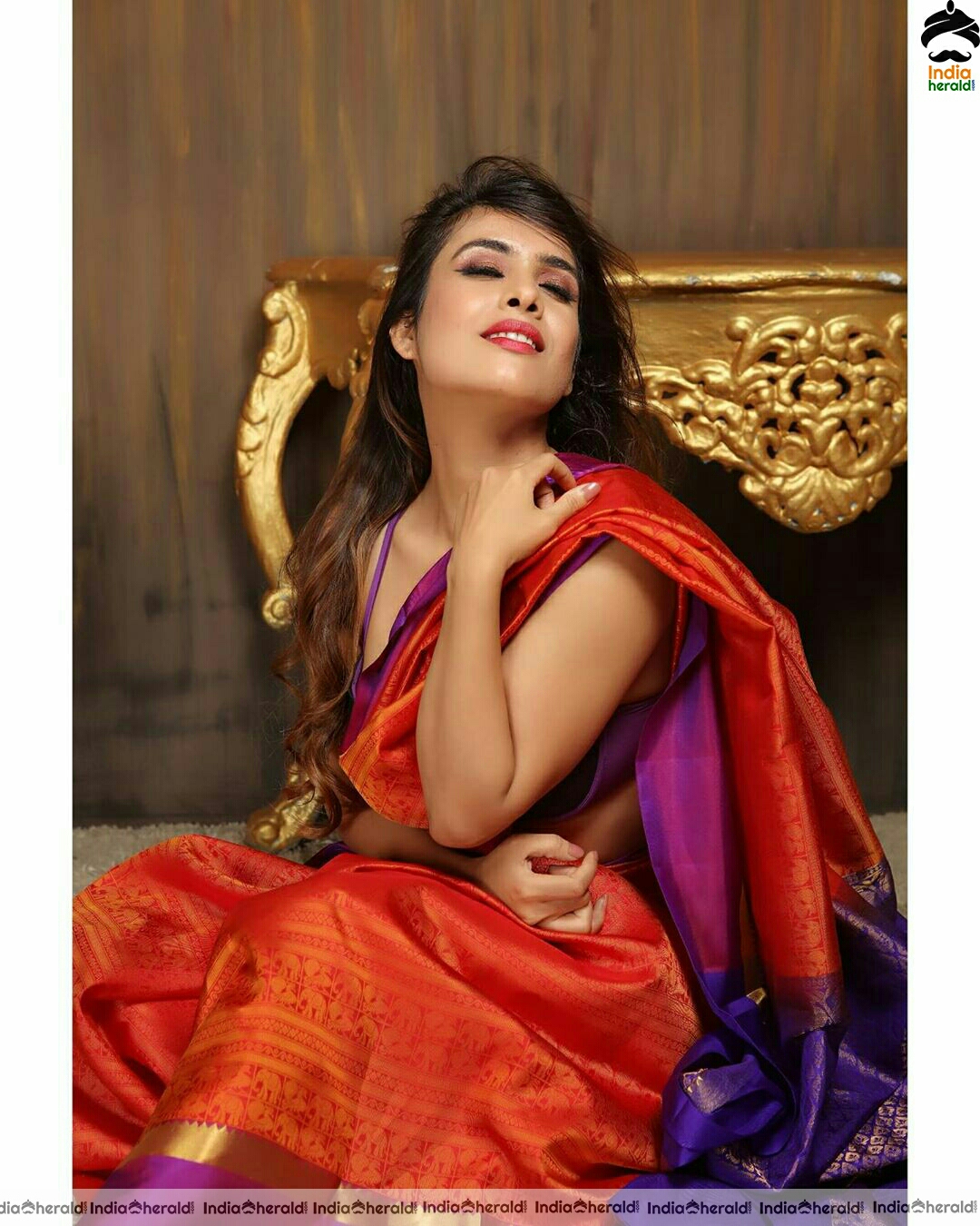 Neha Malik Hot photos in saree