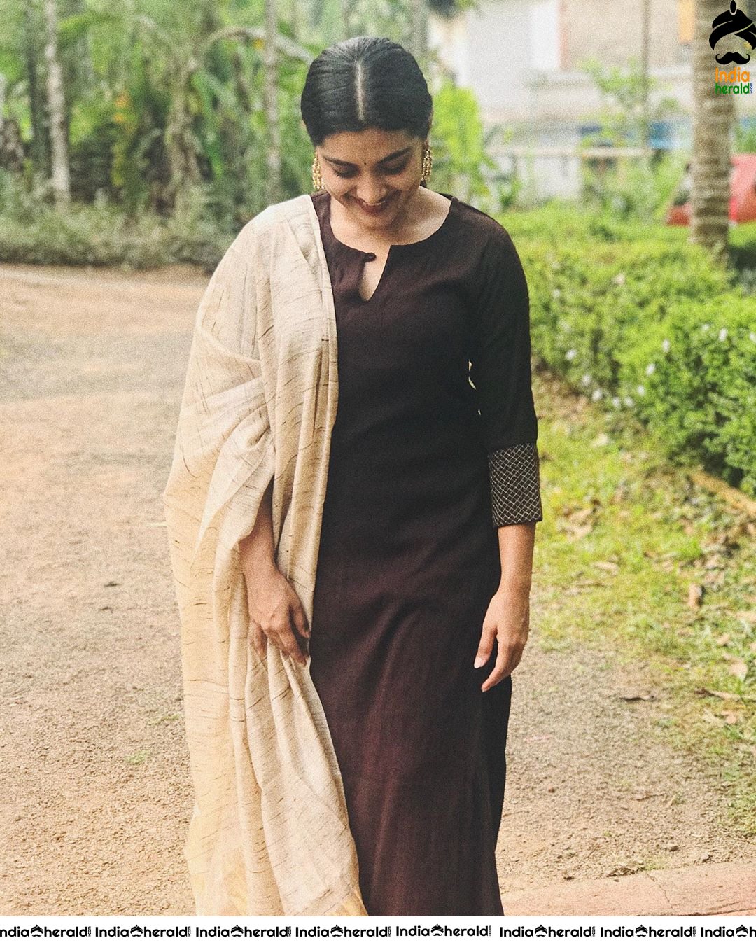 Nivetha Thomas Hot and Cute Photos Collection Set 2